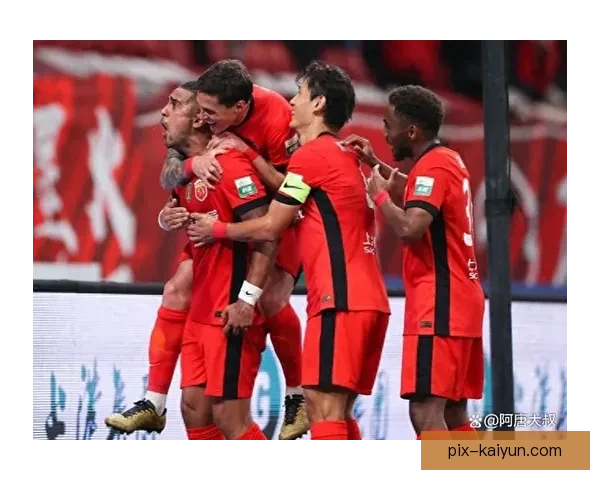 中超比赛实况：各队状态持续波动，争冠形势日趋复杂