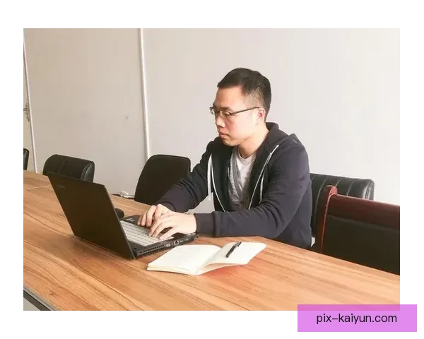 Vini Jr. 表达对偶像的钦佩与榜样的重要性，态度积极向上